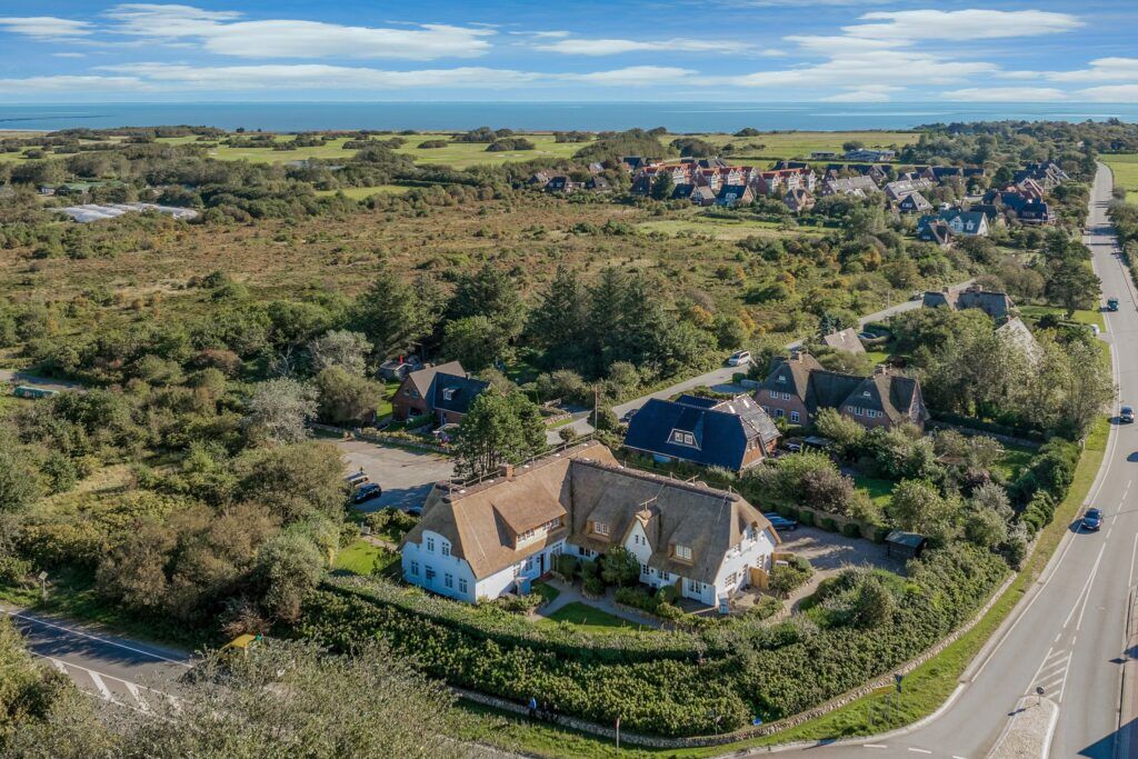 Blick auf Reetdachhäuser von Sylt
